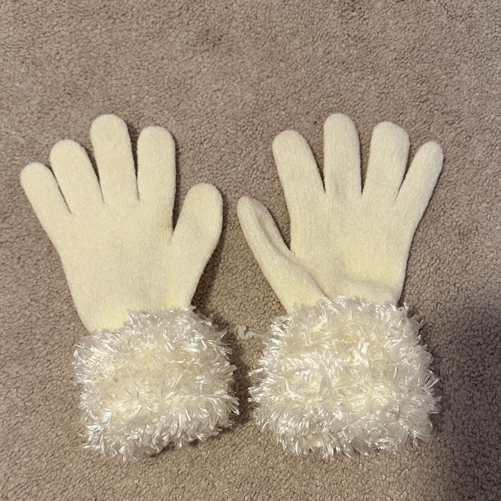 Cozy Cream Gloves